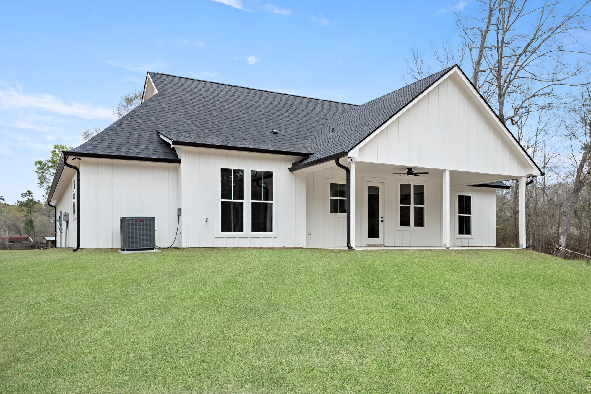1130 Lyndale Street Vidor, TX 77662 - Photo 41 of 44 a front view of a house with a yard