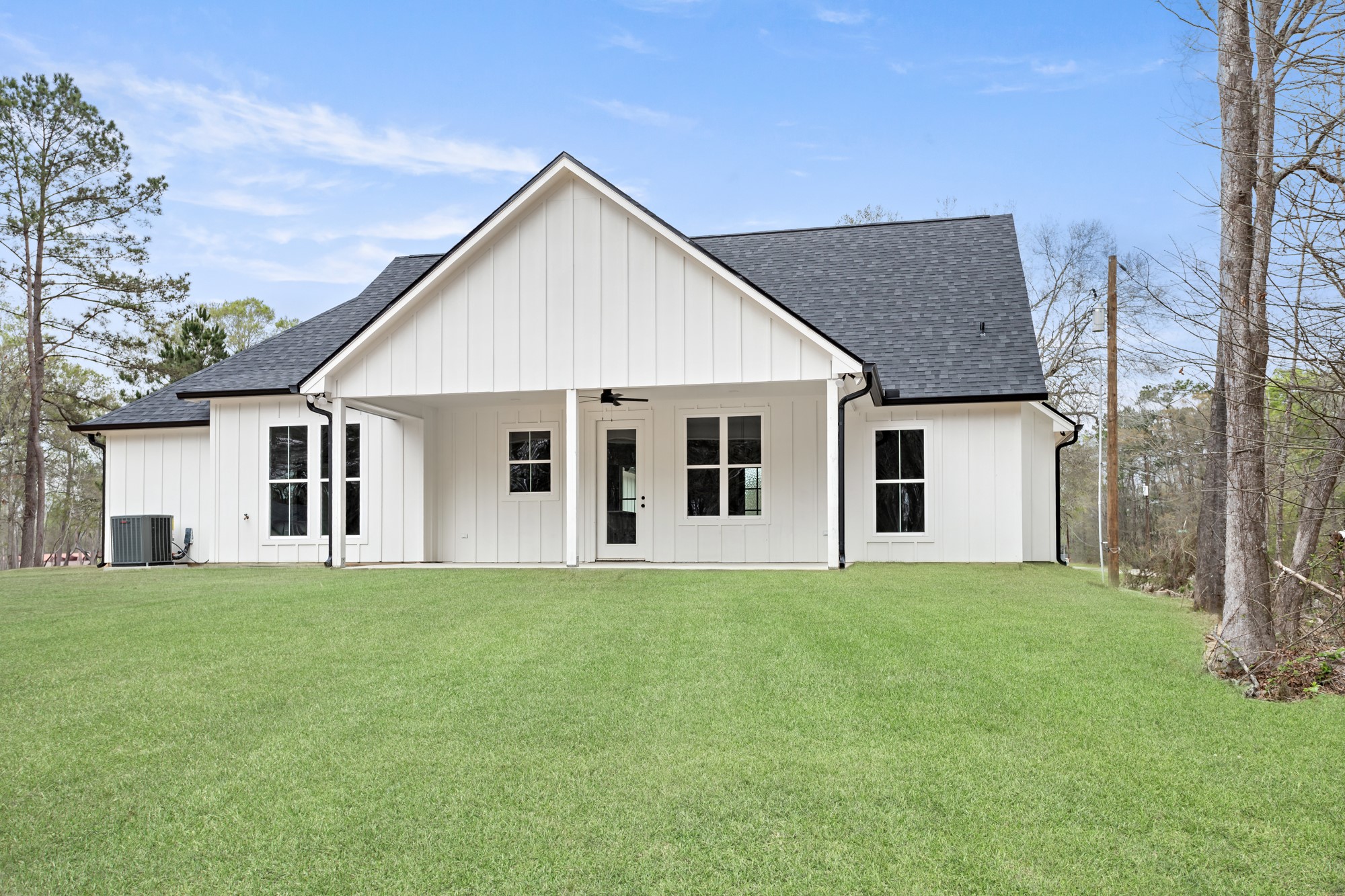 1130 Lyndale Street Vidor, TX 77662 - Photo 43 of 44 a front view of a house with a yard