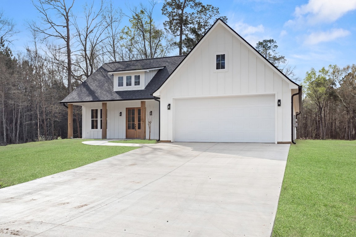 1130 Lyndale Street Vidor, TX 77662 - Photo 5 of 44 a view of outdoor space yard and garage