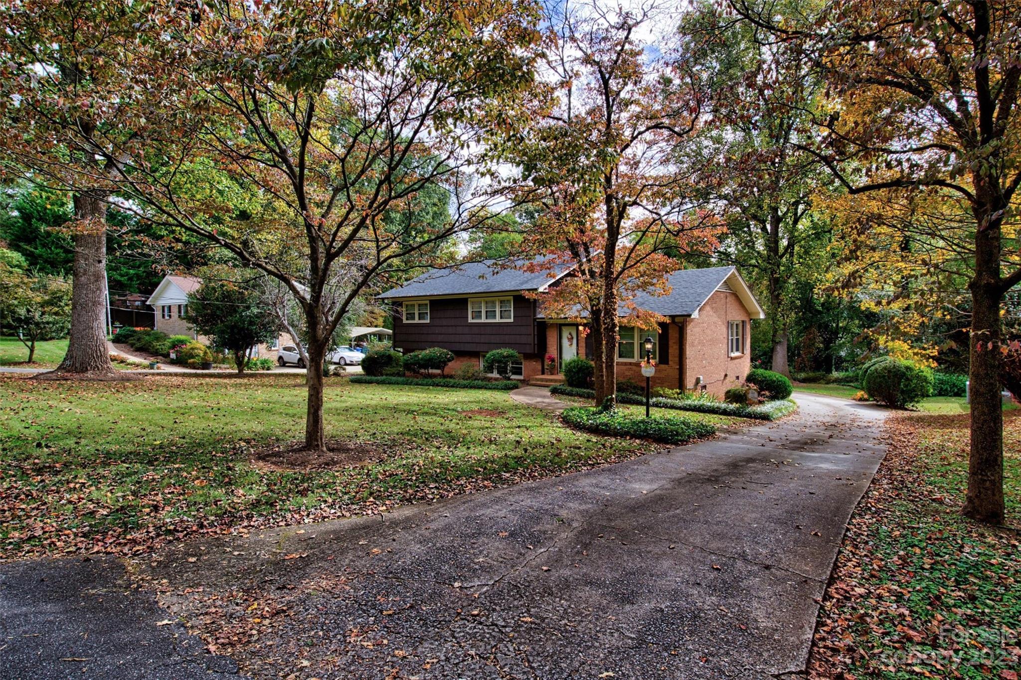 212 5th Street Northeast Conover, NC 28613 - Photo 2 of 23