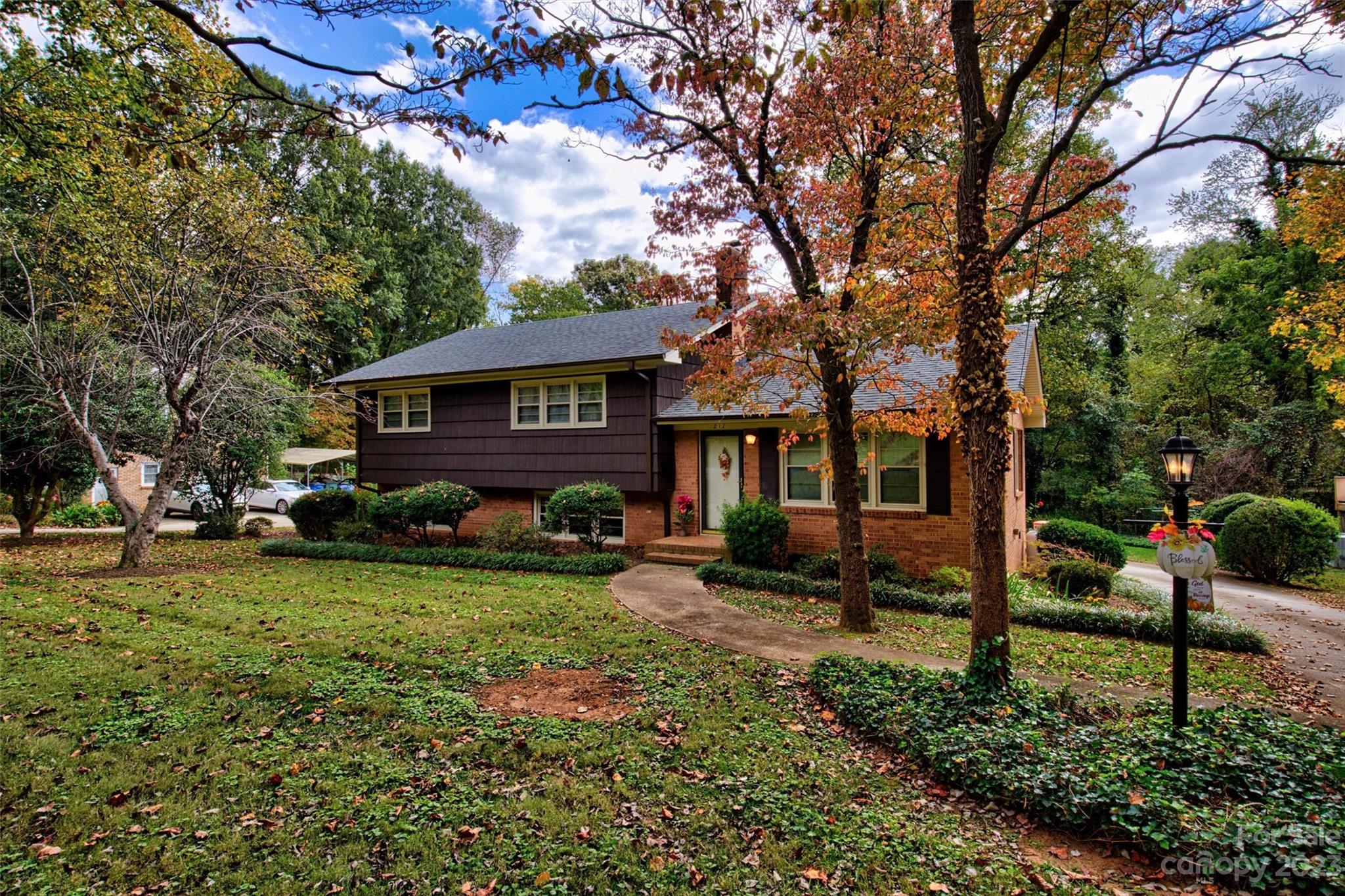 212 5th Street Northeast Conover, NC 28613 - Photo 4 of 23