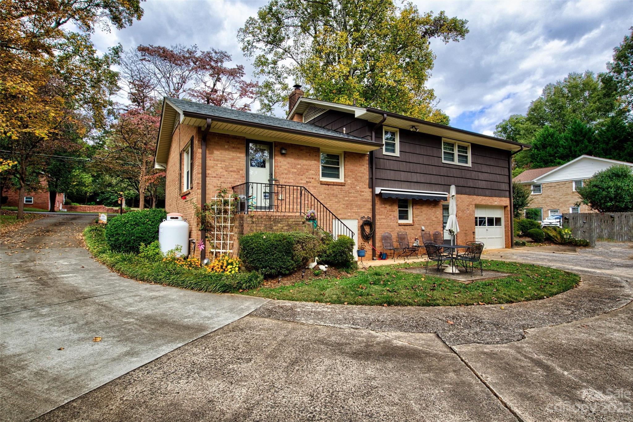 212 5th Street Northeast Conover, NC 28613 - Photo 10 of 23