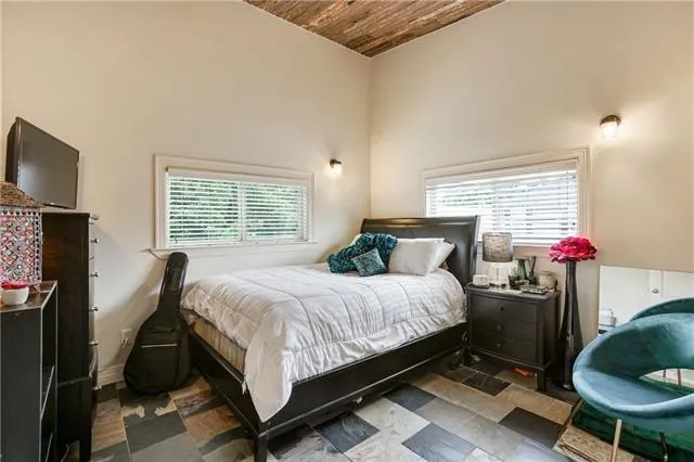 $2,000 | 2038 Burdette Street, New Orleans, LA 70118