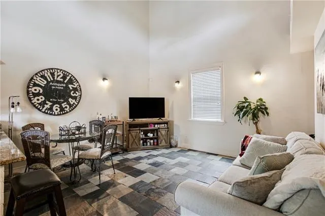 $2,000 | 2038 Burdette Street, New Orleans, LA 70118