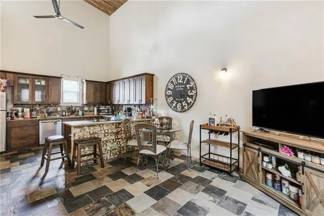 $2,000 | 2038 Burdette Street, New Orleans, LA 70118