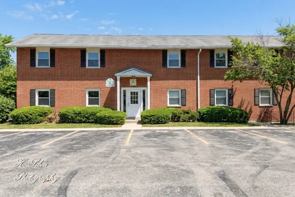 $1,550 | 5 Arrowhead Drive, Unit 36, Algonquin, IL 60102