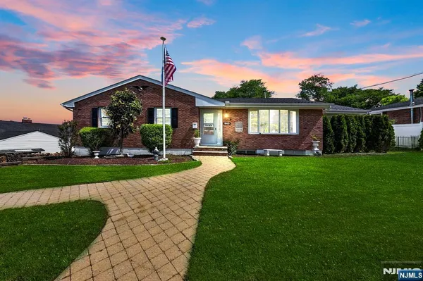 $499,000 | 840 Lopatcong Street, Belvidere, NJ 07823