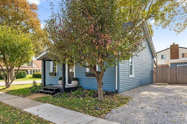 $299,900 | 201 West Washington Street, O'Fallon, IL 62269
