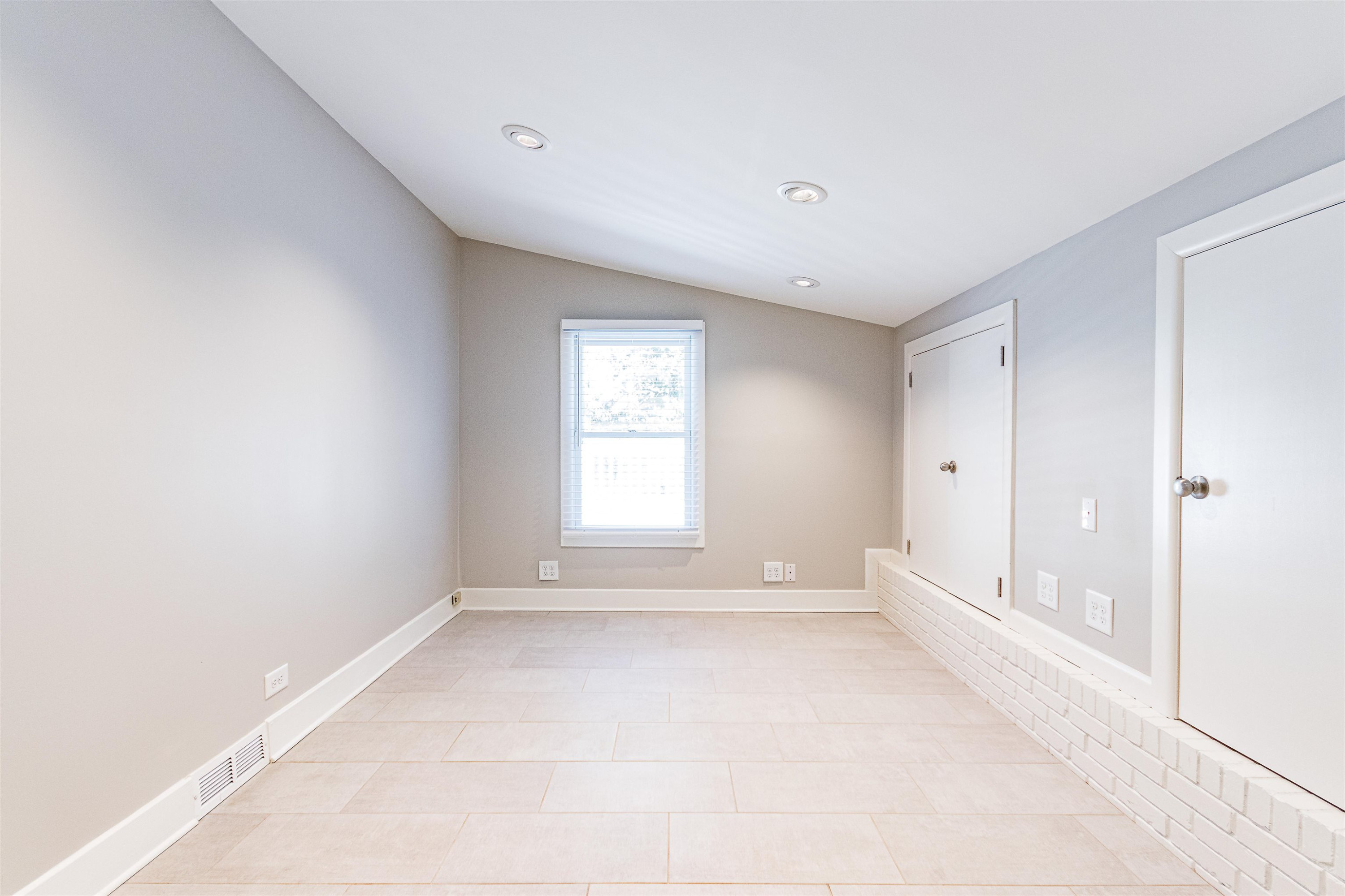 3412 Bradley Place Raleigh, NC 27607 - Photo 4 of 28 Office