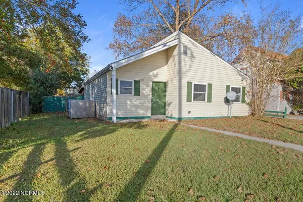 $1,300 | 210 East Doris Avenue, Jacksonville, NC 28540