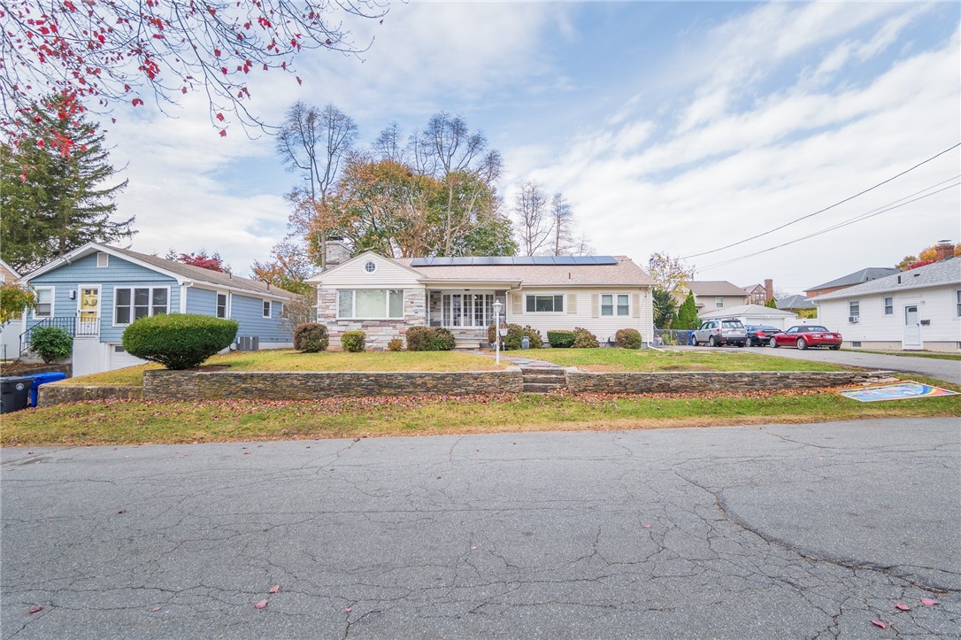 9 Farnum Avenue North Providence, RI 02911 - Photo 3 of 25