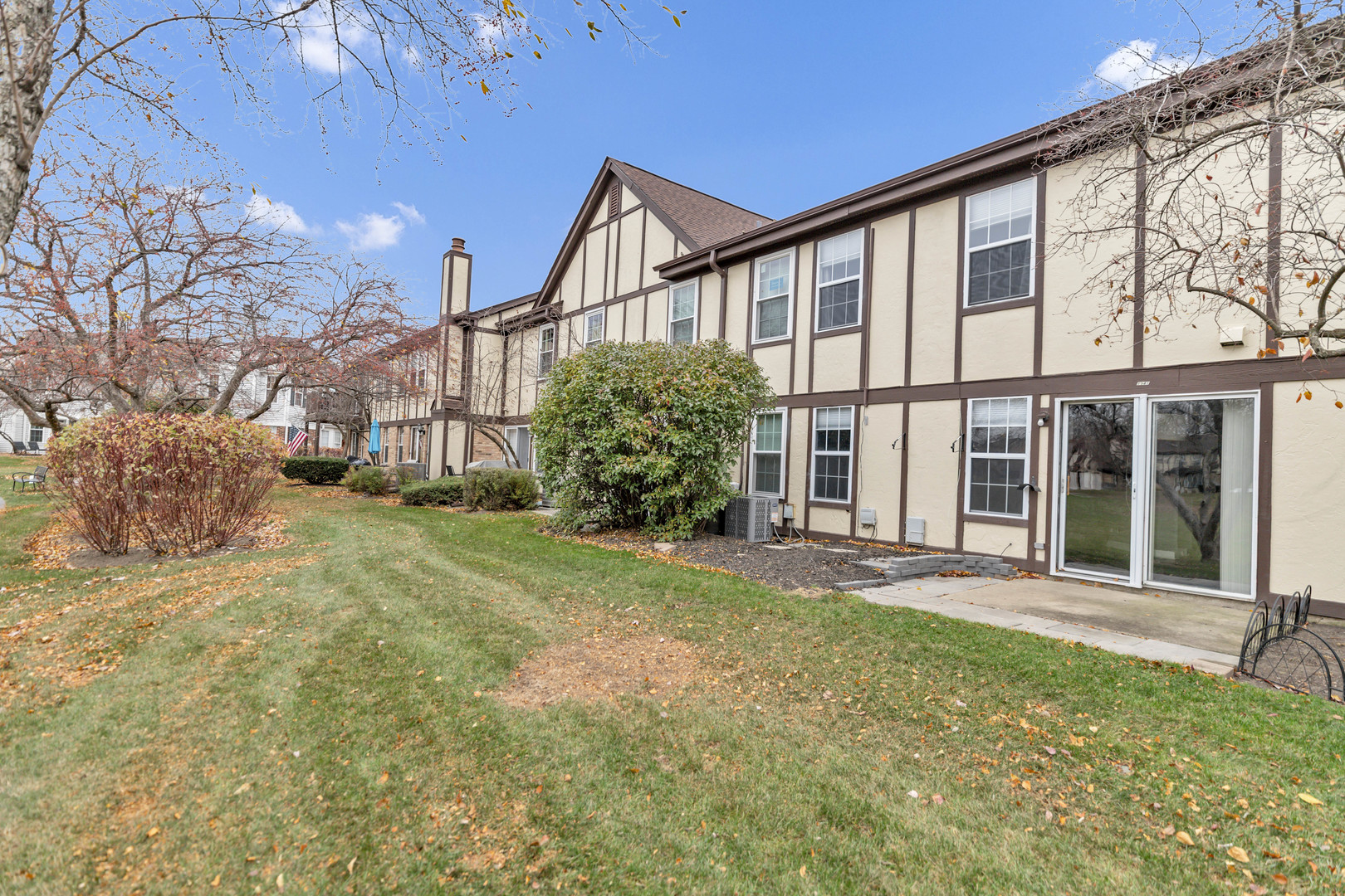 1941 Quaker Hollow Lane, Unit 1941 Streamwood, IL 60107 - Photo 12 of 13 a house view with a garden space