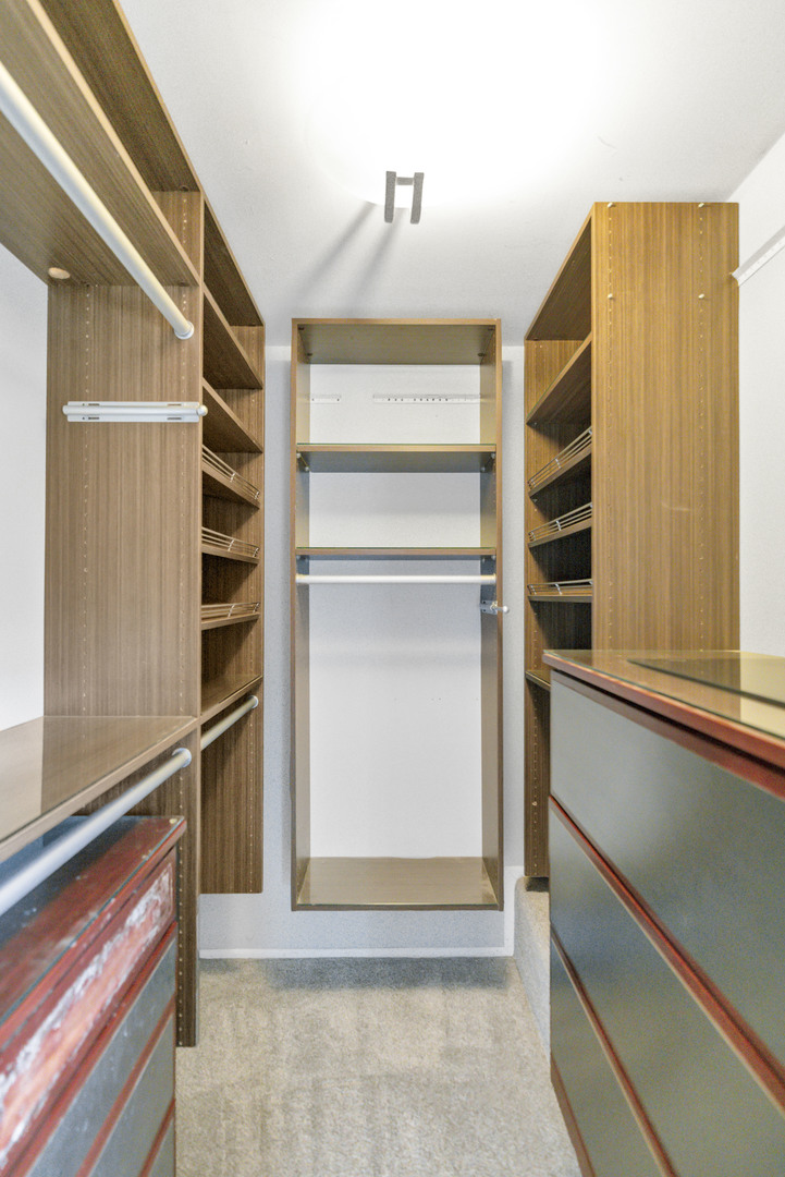 1941 Quaker Hollow Lane, Unit 1941 Streamwood, IL 60107 - Photo 8 of 13 a view of wooden door