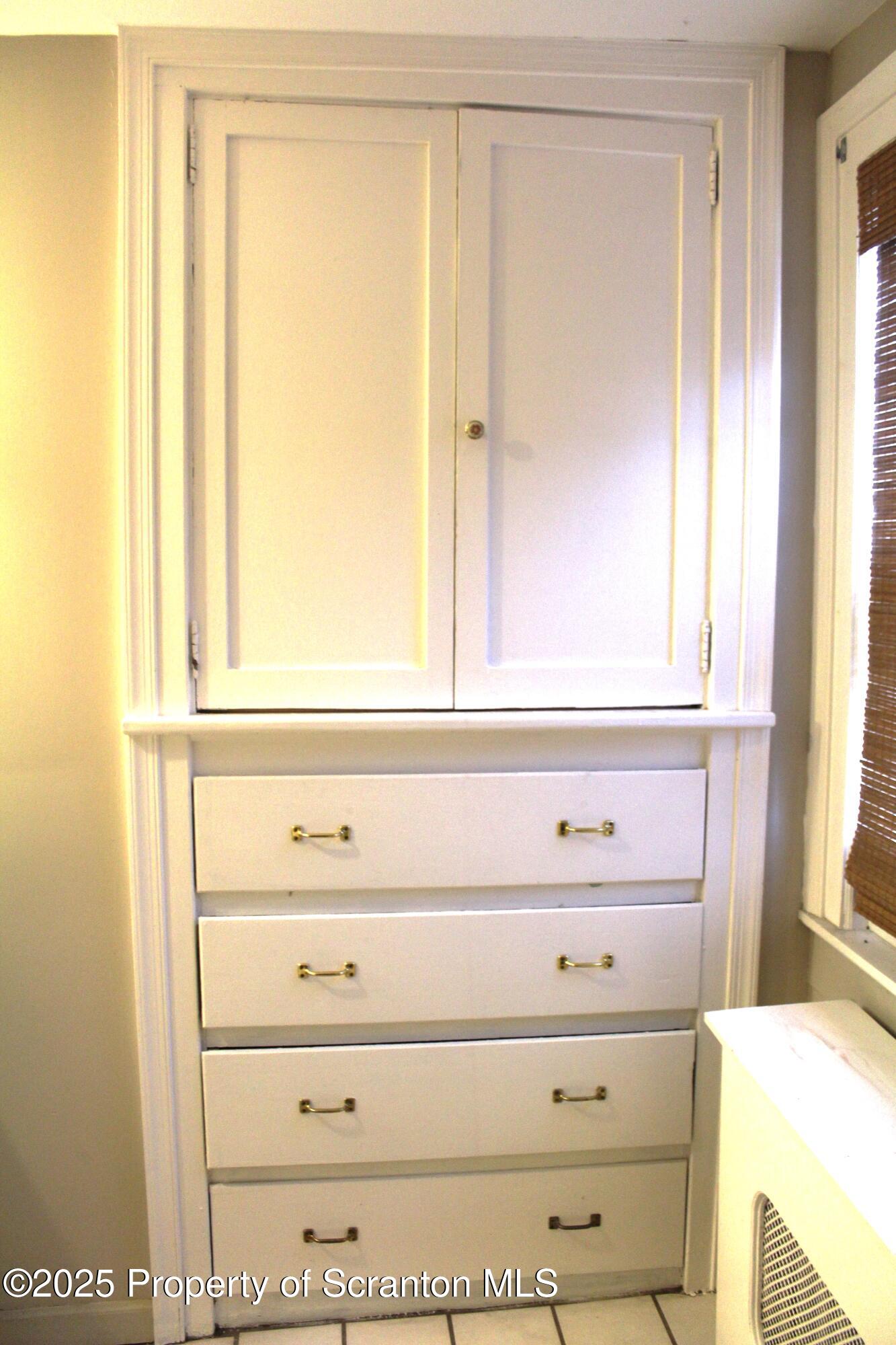 838 George Street Throop, PA 18512 - Photo 53 of 82 Built-ins