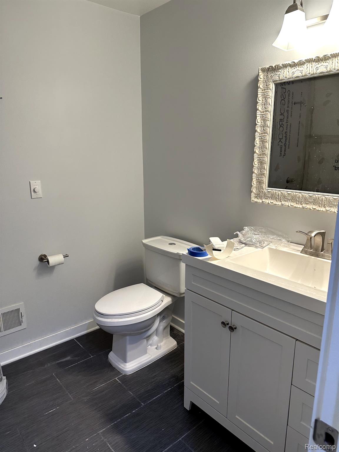 2465 Middlebelt Road West Bloomfield, MI 48324 - Photo 5 of 18 Full Bath.