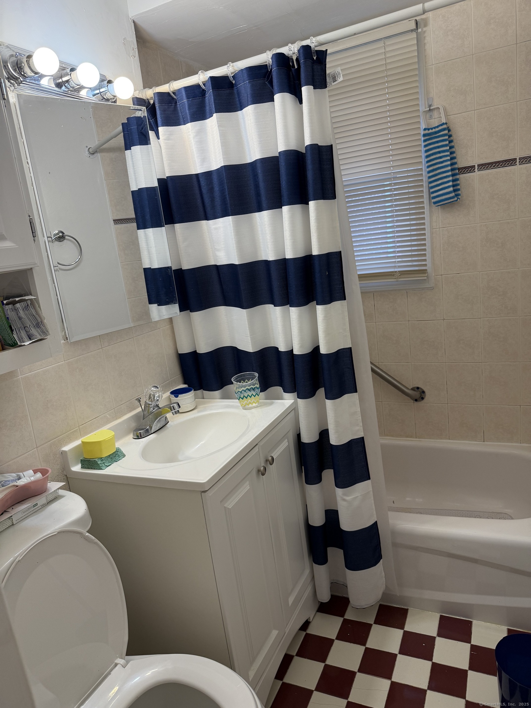 84 Canaan Court, Unit 11 Stratford, CT 06614 - Photo 11 of 13 a bathroom with a sink and a bathtub
