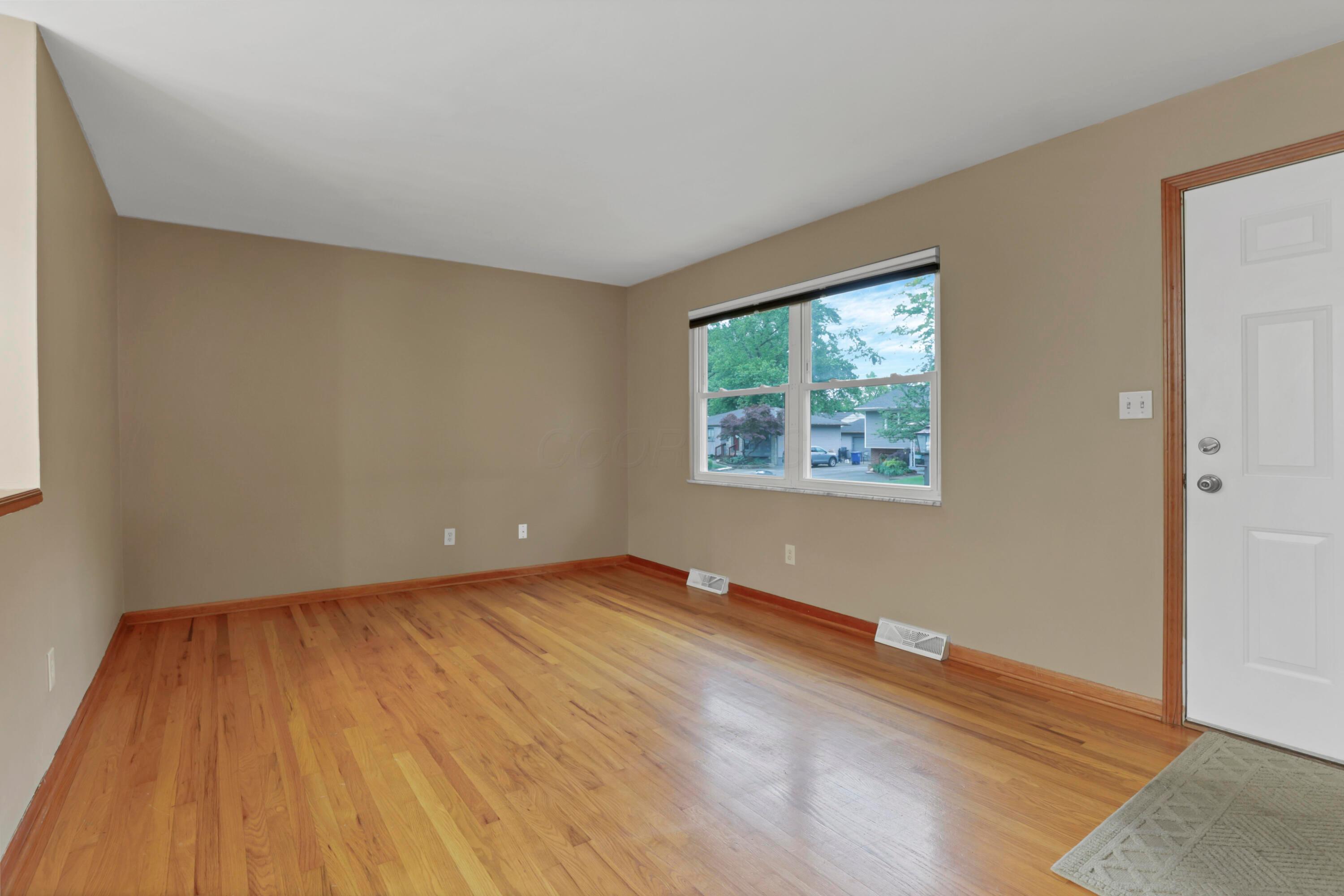 6451 Faircrest Road Columbus, OH 43229 - Photo 4 of 20 Huge Windows for Natural Lighting