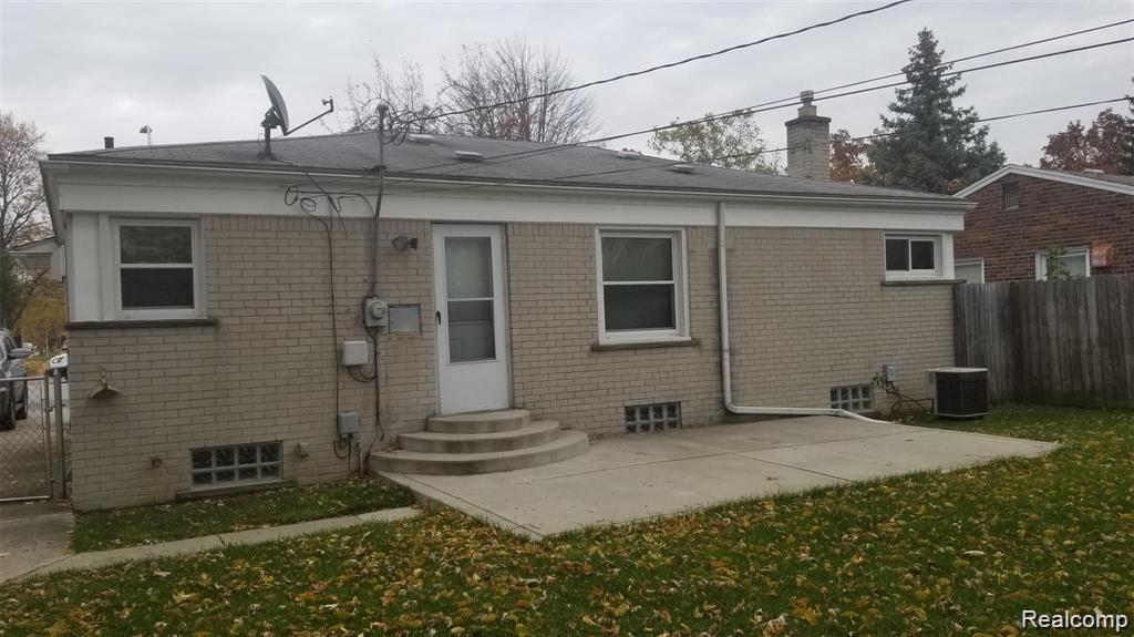 9351 Merriman Road Livonia, MI 48150 - Photo 3 of 14