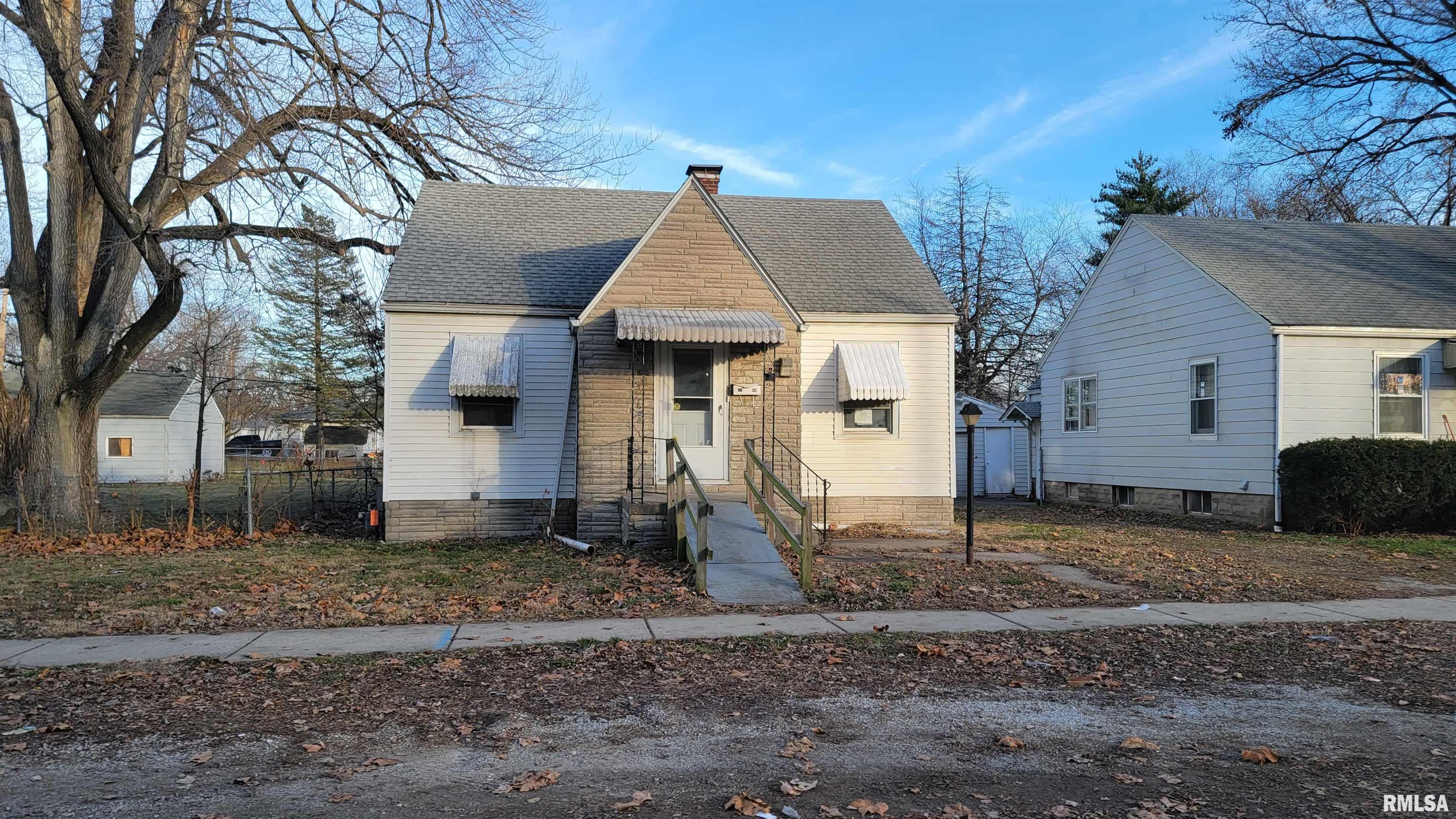 2206 South 12th Street Springfield, IL 62703 - Photo 1 of 22