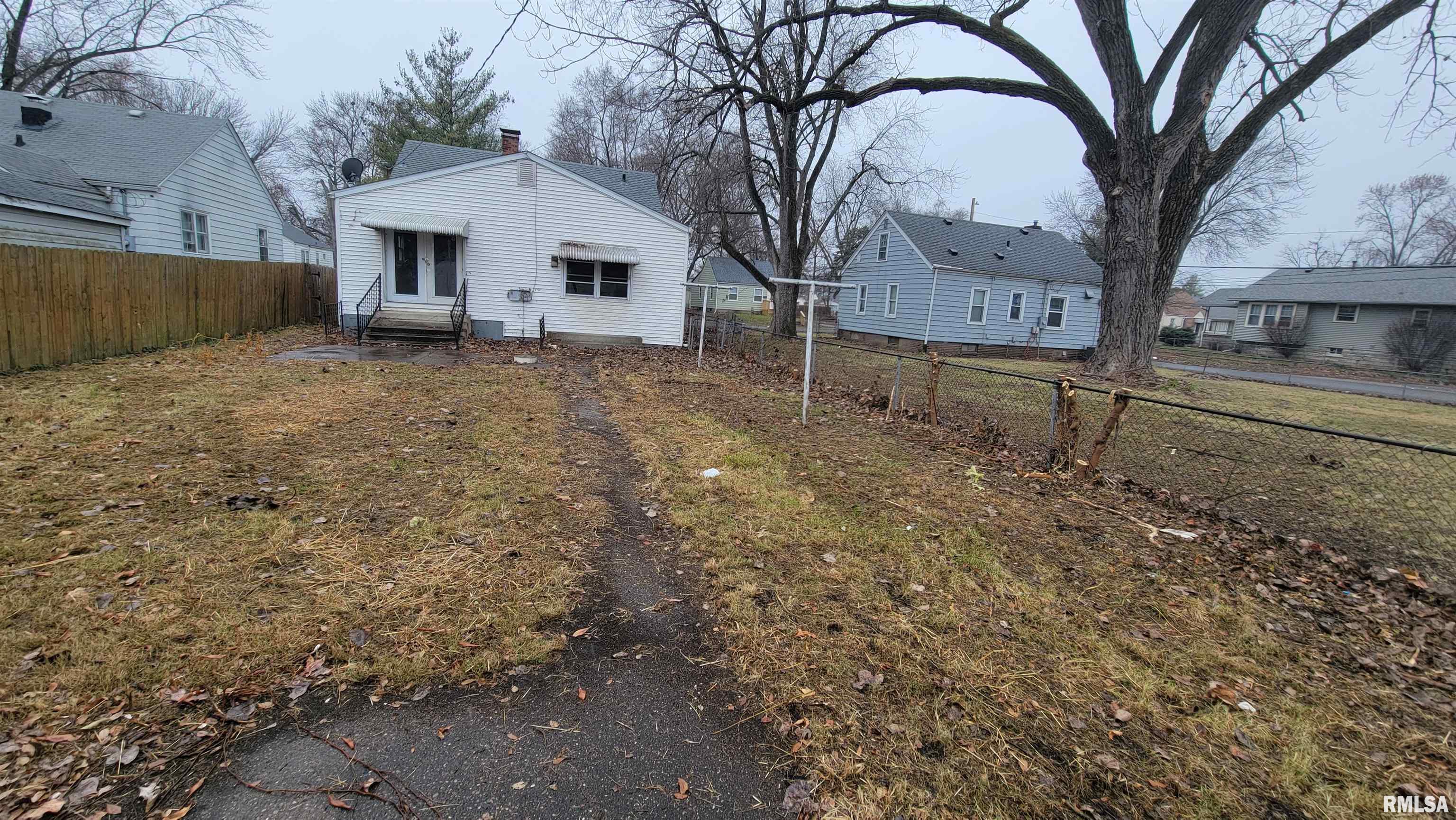 2206 South 12th Street Springfield, IL 62703 - Photo 3 of 22