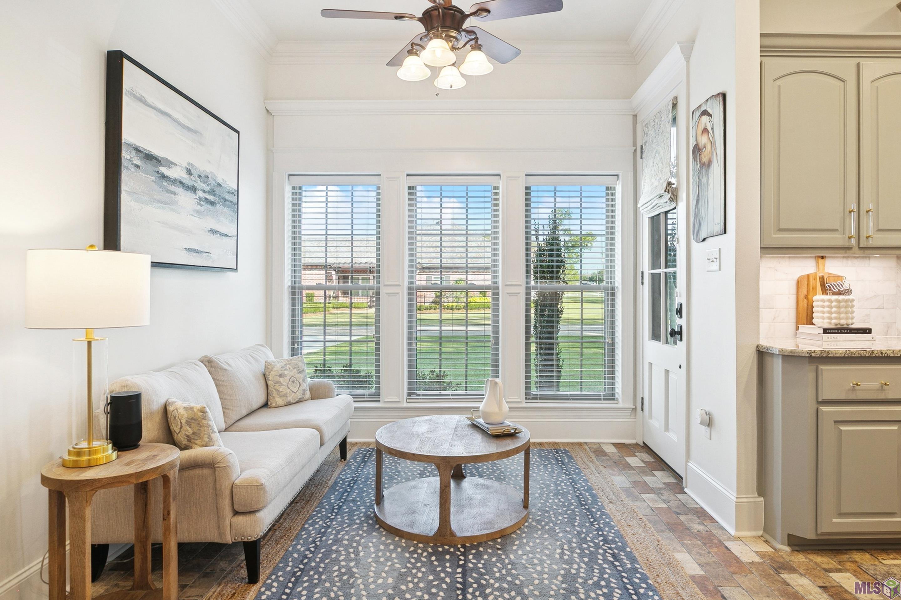 Kitchen Sitting Area