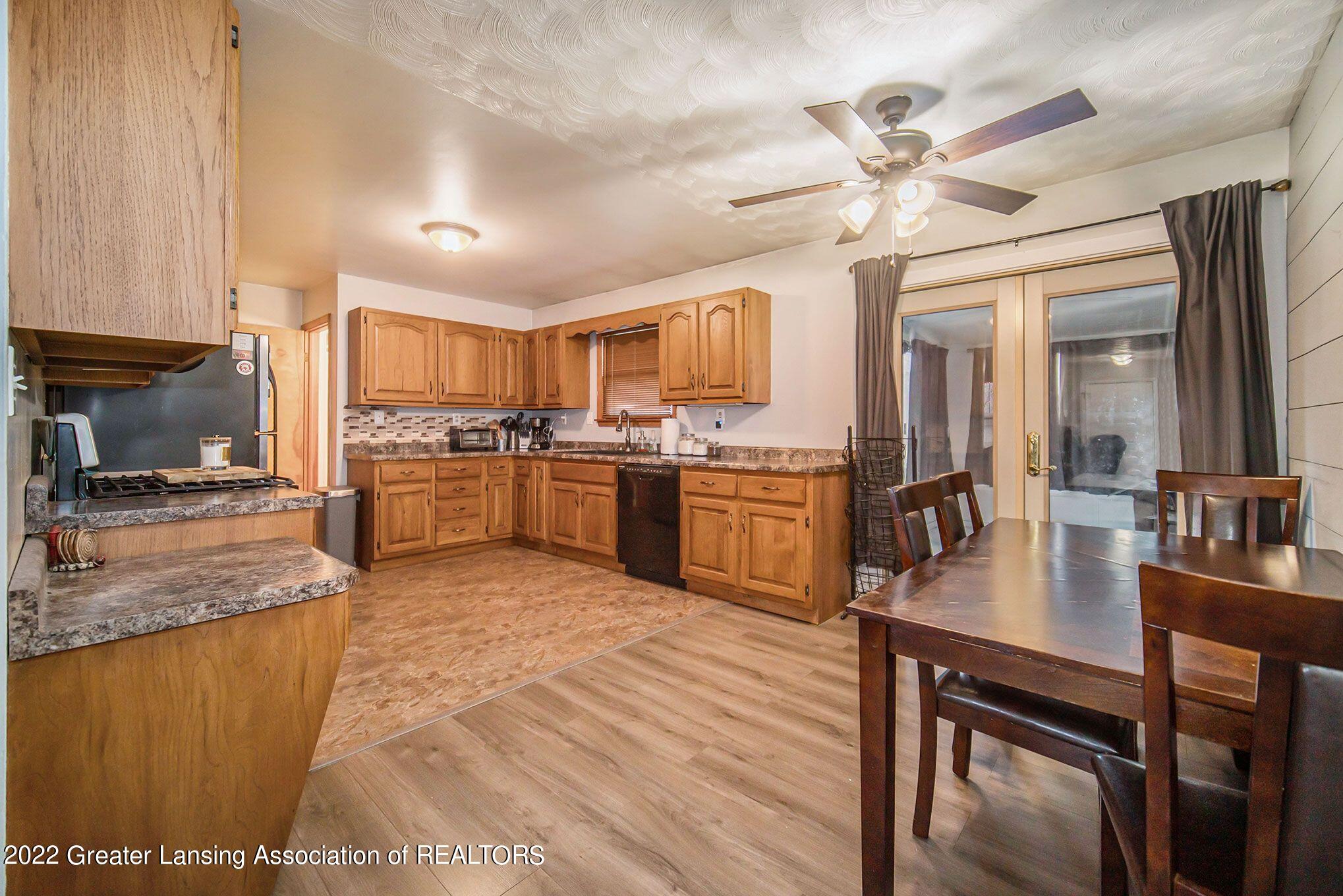 4824 Freeman Road Eaton Rapids, MI 48827 - Photo 5 of 25 Kitchen