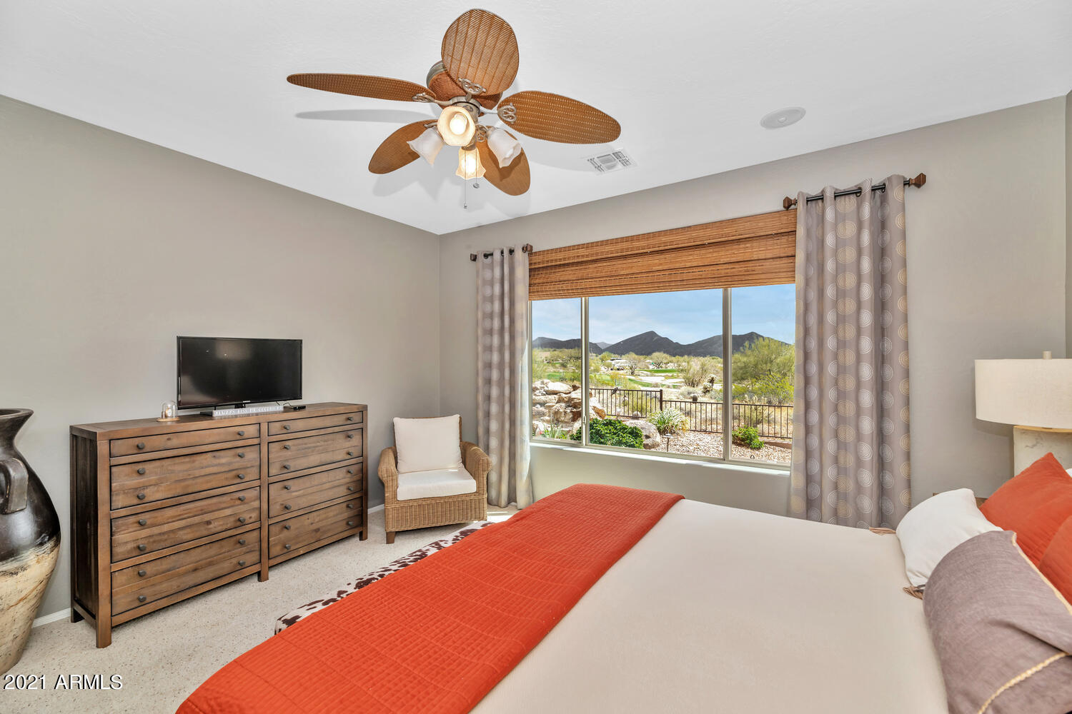 41409 North River Bend Road Phoenix, AZ 85086 - Photo 17 of 37 41409 N River Bend-018-032-1500x1000
