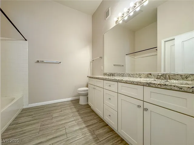 $1,575 | 2305 West Horizon Ridge Parkway, Unit 1421, Henderson, NV 89052