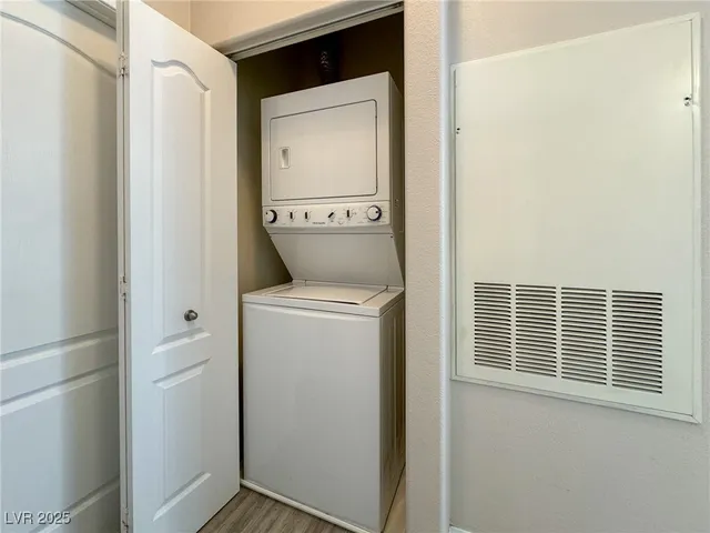 $1,575 | 2305 West Horizon Ridge Parkway, Unit 1421, Henderson, NV 89052