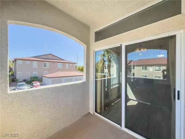 $1,575 | 2305 West Horizon Ridge Parkway, Unit 1421, Henderson, NV 89052