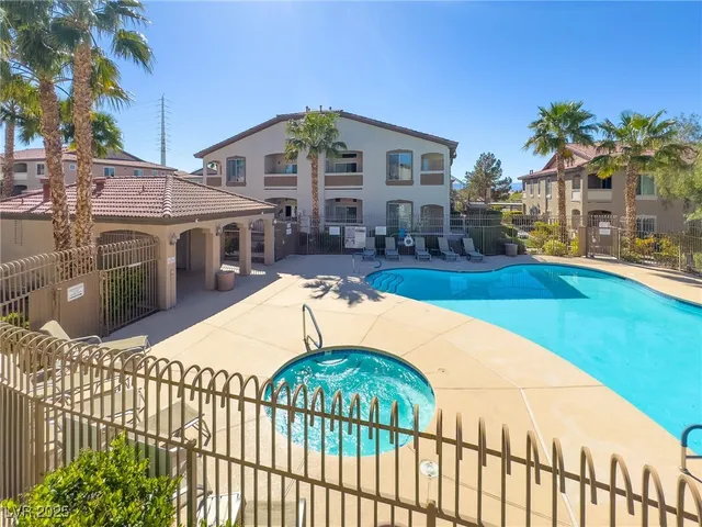 $1,575 | 2305 West Horizon Ridge Parkway, Unit 1421, Henderson, NV 89052