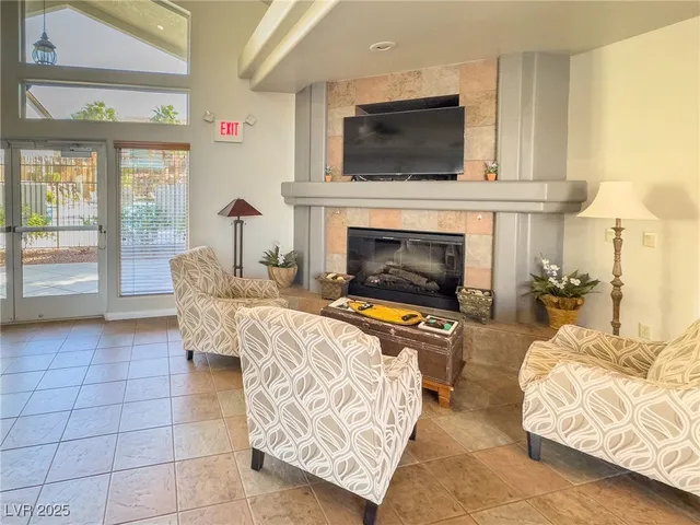 $1,575 | 2305 West Horizon Ridge Parkway, Unit 1421, Henderson, NV 89052