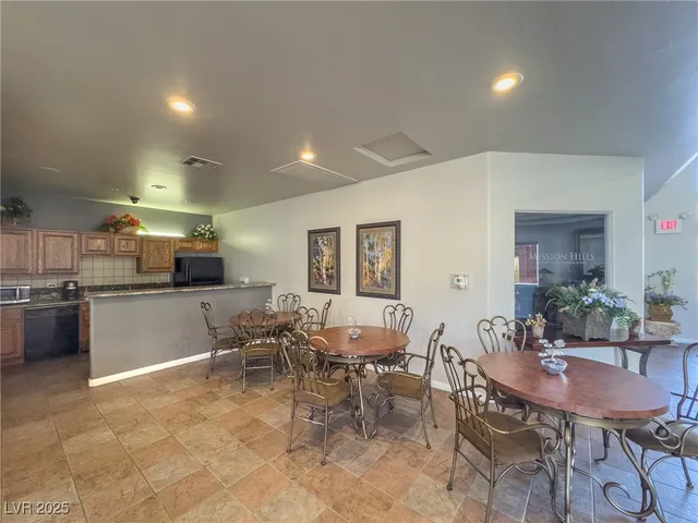 $1,575 | 2305 West Horizon Ridge Parkway, Unit 1421, Henderson, NV 89052