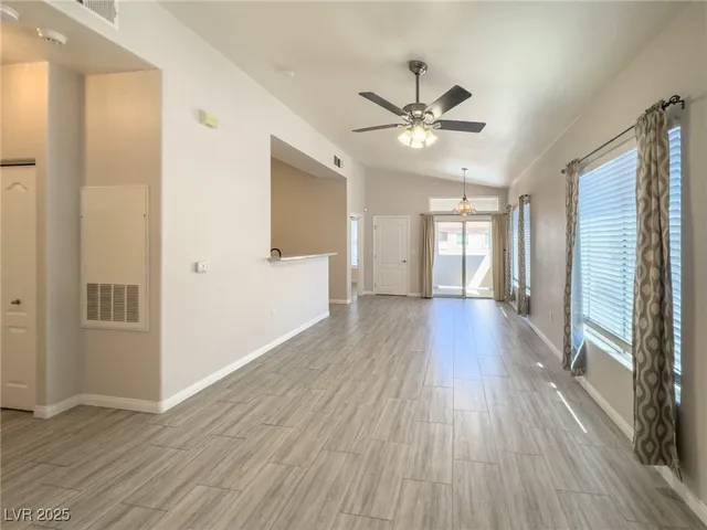 $1,575 | 2305 West Horizon Ridge Parkway, Unit 1421, Henderson, NV 89052