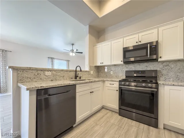 $1,575 | 2305 West Horizon Ridge Parkway, Unit 1421, Henderson, NV 89052