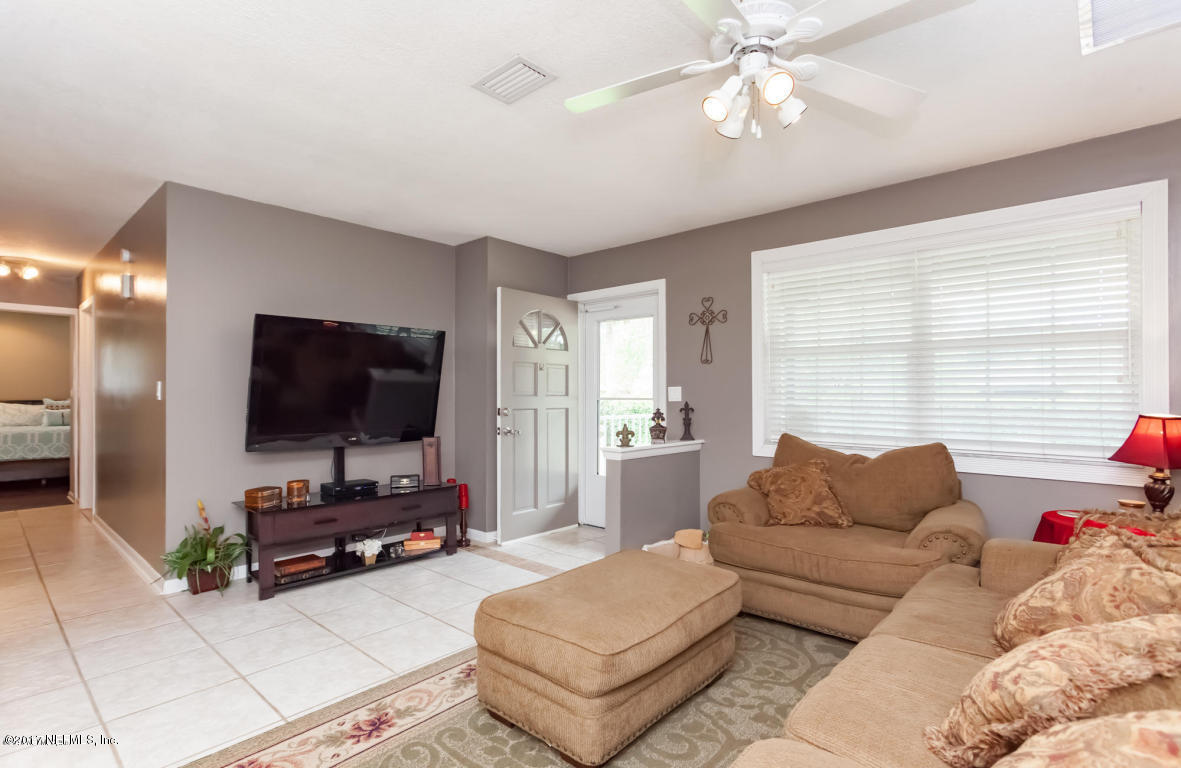 10606 Hemming Road Jacksonville, FL 32225 - Photo 13 of 26 great room 1