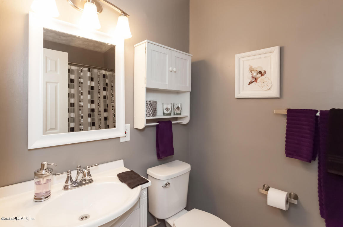 10606 Hemming Road Jacksonville, FL 32225 - Photo 16 of 26 guest bath