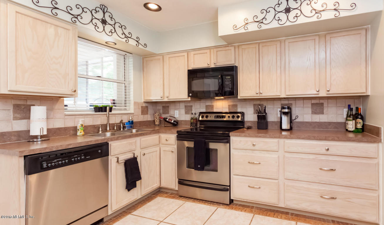 10606 Hemming Road Jacksonville, FL 32225 - Photo 26 of 26 kitchen