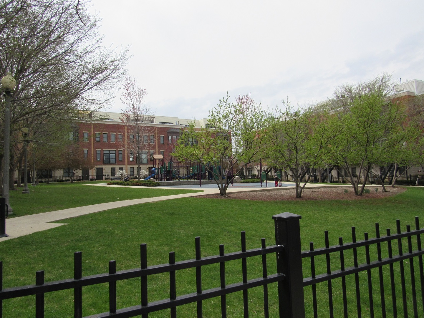 709 West 15th Street, Unit 709 Chicago, IL 60607 - Photo 4 of 6 a view of a golf course with a garden
