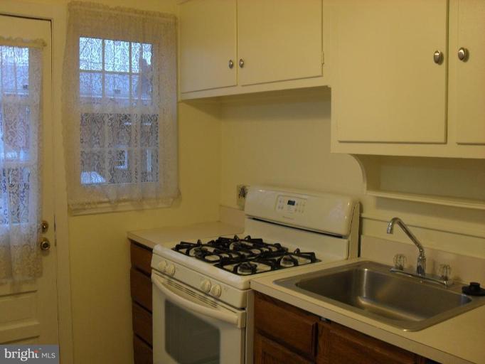 1729 Pin Oak Road Parkville, MD 21234 - Photo 11 of 13 Kitchen #3