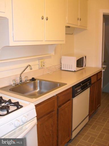 1729 Pin Oak Road Parkville, MD 21234 - Photo 4 of 13 Kitchen