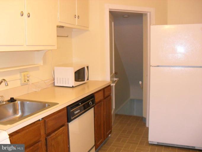1729 Pin Oak Road Parkville, MD 21234 - Photo 10 of 13 Kitchen #2