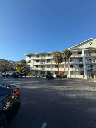 $2,400 | 1717 Whitehall Drive, Unit 401, Davie, FL 33324