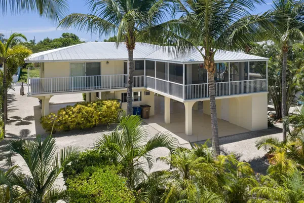 $899,900 | 219 Schooner Lane, Duck Key, FL 33050