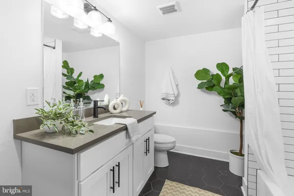 $1,450 | 7037 Ridge Avenue, Unit 103, Philadelphia, PA 19128