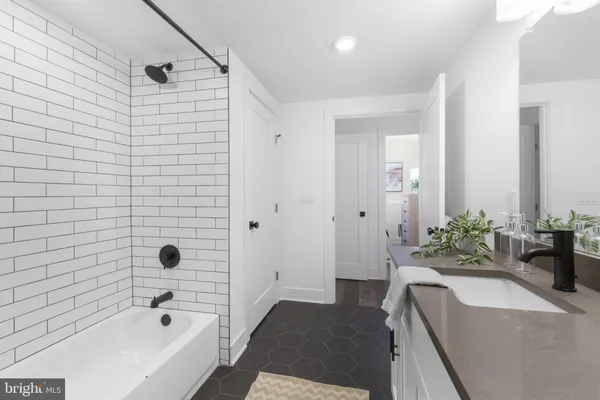 $1,450 | 7037 Ridge Avenue, Unit 103, Philadelphia, PA 19128