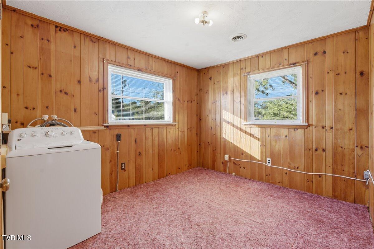 203 Hemlock Road Bristol, TN 37620 - Photo 16 of 34 11-DSC07466