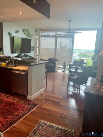 $3,200 | 301 Virginia Street, Unit U906, Richmond, VA 23219