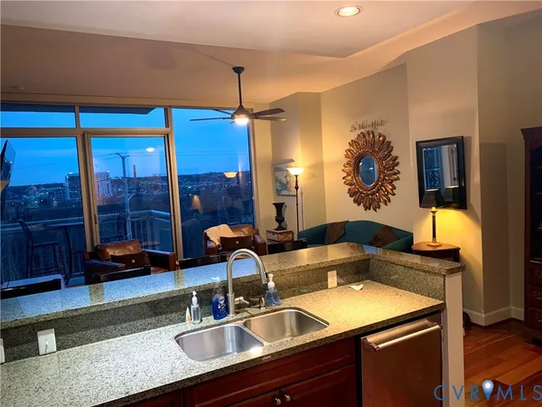 $3,200 | 301 Virginia Street, Unit U906, Richmond, VA 23219