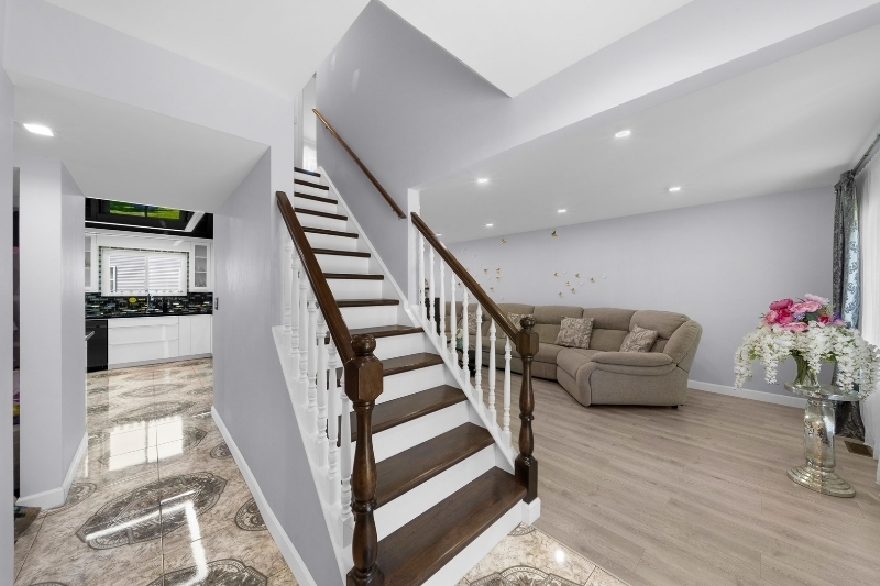 264 North Southport Road Mundelein, IL 60060 - Photo 3 of 9